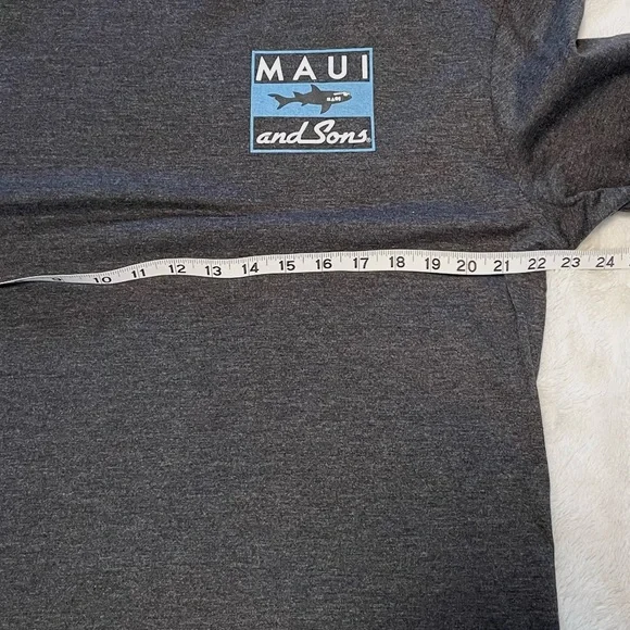 NWT Men’s Maui and Sons Long Sleeve Shark Logo Shirt - Picture 9 of 10